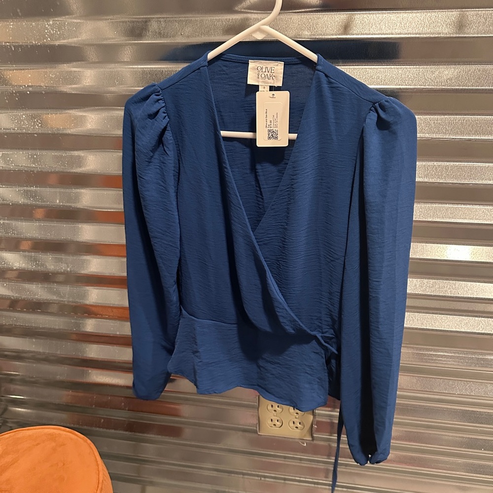 Olive and Oak blue woman’s top woman’s size small